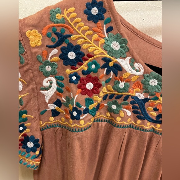 Embroidered Floral Women's Blouse - Picture 4 of 5